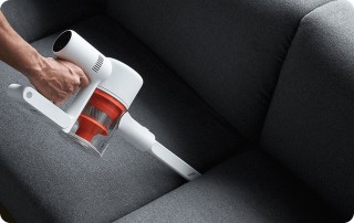 Mi Handheld Vacuum Cleaner G10 - czyszczenie sofy