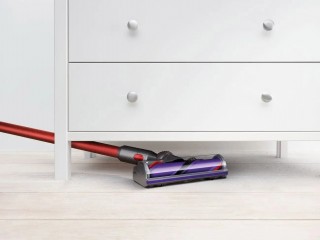 Dyson V10 Motorhead - odkurzanie