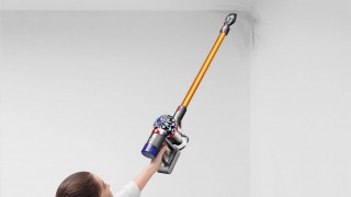 Dyson V8 Absolute+ - odkurzanie