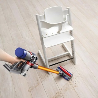 Dyson V8 Absolute+ - odkurzanie