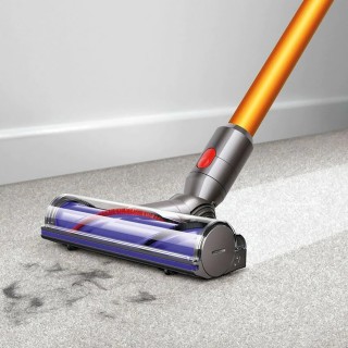 Dyson V8 Absolute+ - odkurzanie