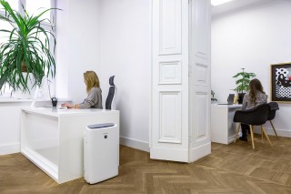 Sharp UA-KIN42E-W - aranżacja oczyszczacza w biurze