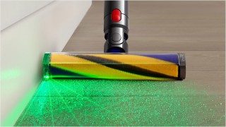 Dyson V12 Detect Slim™ Absolute - działanie elektroszczotki Fluffy Optic™