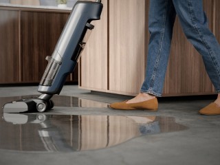 Electrolux Aqua Ultimate 800 Wet&Dry EW81U3DB - sprzątanie mokrych plam