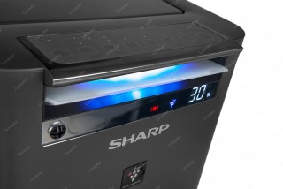 Sharp KC-G50EUH zbliżenie na wyświetlacz, panel sterowania i przedni wywiew