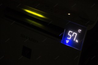 Sharp KI-G75EUW podświetlenie panelu w ciemności